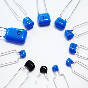 村田引線型陶瓷電容器內部是貼片電容？